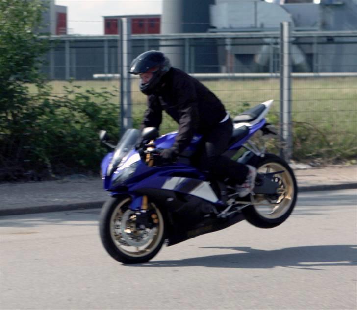 Yamaha YZF R6 (SOLGT) - ...sparer lidt på bagdækket billede 8