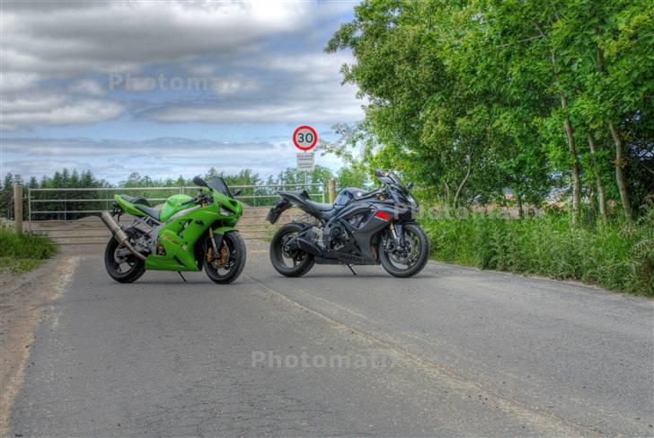 Kawasaki ZX6RR [SOLGT] - HDR sammen med en gsxr k7 :) billede 1