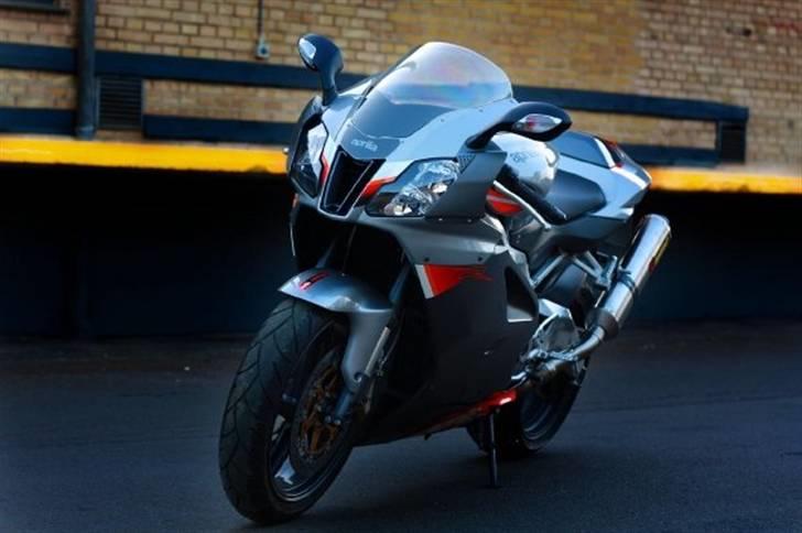 Aprilia RSV 1000 R..SOLGT jun2010 billede 9