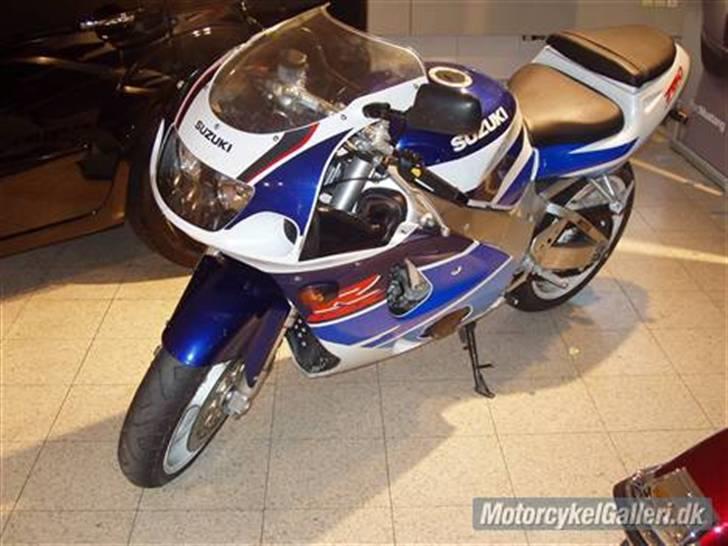 Suzuki GSXR 750 SRAD Solgt! - med sæde på... billede 5