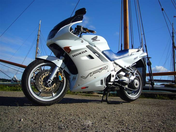 Honda VFR 750 F - RC36/1 SOLGT billede 4