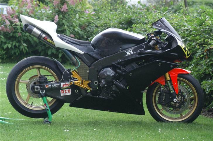 Yamaha yzf r1- Bane # DØD# billede 1