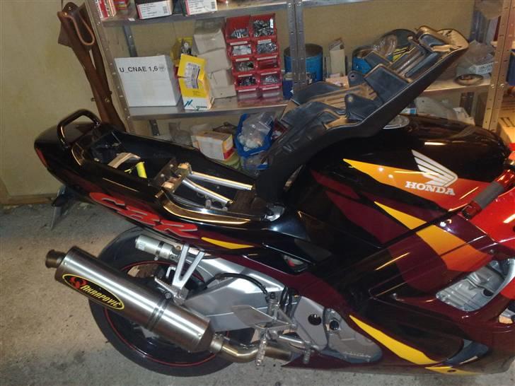 Honda CBR 600 F3 PC31 - trunk kit når det er åben  billede 17