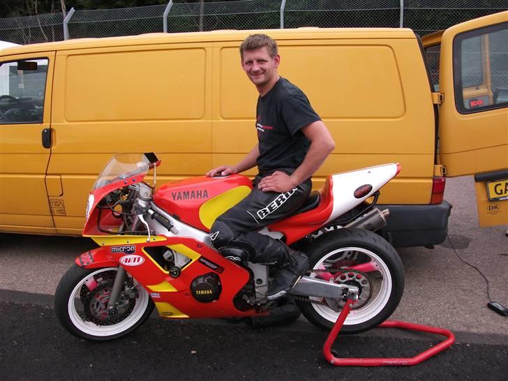 Yamaha FZR 400 (*SOLGT) billede 1