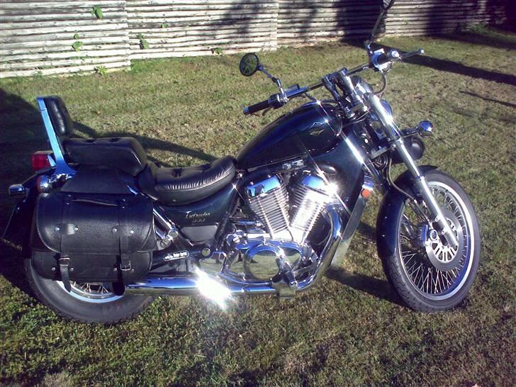 Suzuki Intruder VS800 billede 4