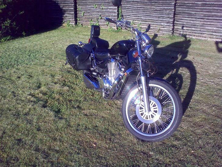 Suzuki Intruder VS800 billede 3