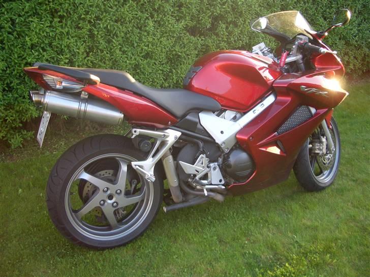 Honda VFR 800A VTEC - SOLGT billede 3