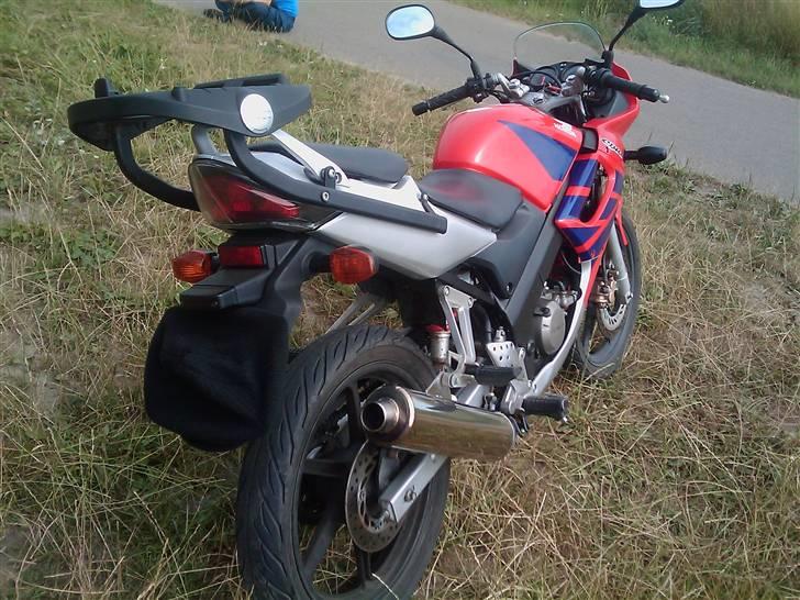 Honda CBR 125R ~DØD~ billede 3
