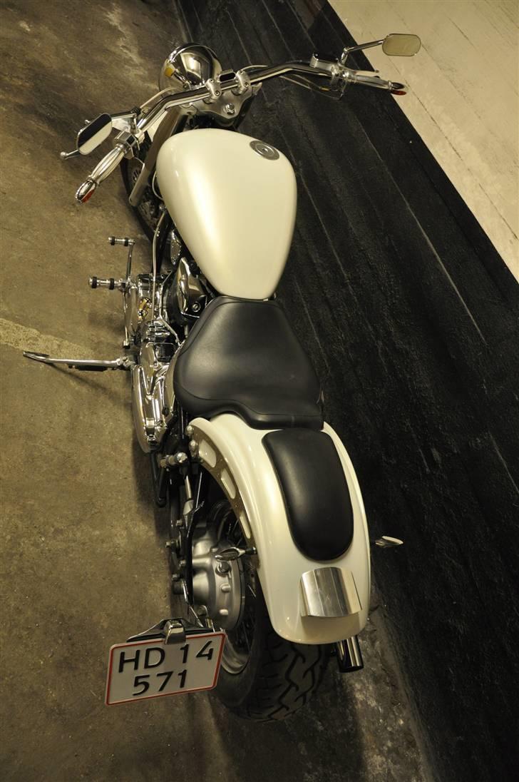 Yamaha xvs 1100 Dragstar classic - Egentlig lidt irriterende billede at kigge på, men det skulle med. billede 6