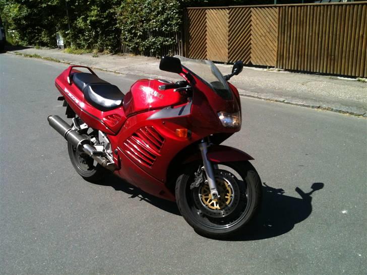 Suzuki RF 900R billede 1