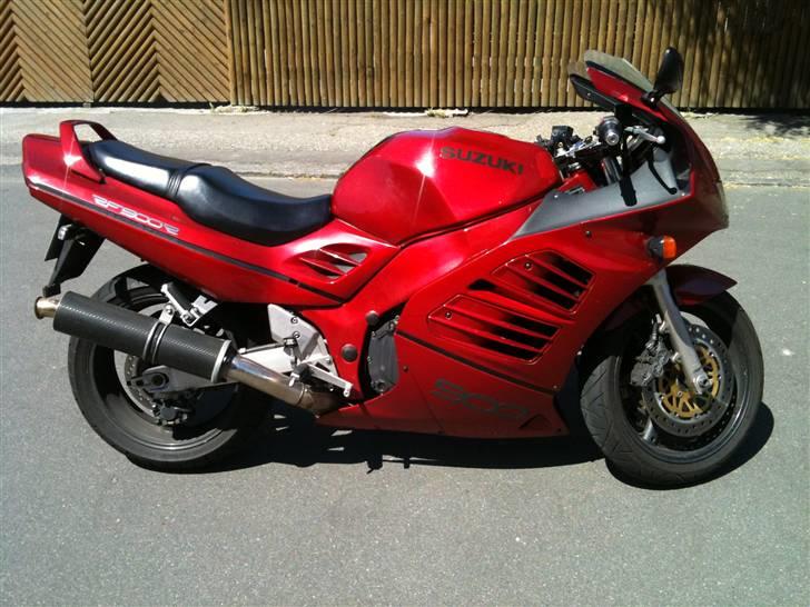 Suzuki RF 900R billede 2