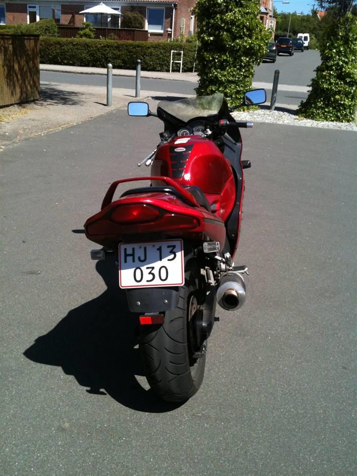 Suzuki RF 900R billede 3