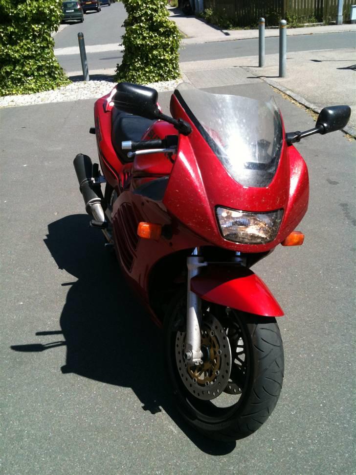 Suzuki RF 900R billede 4