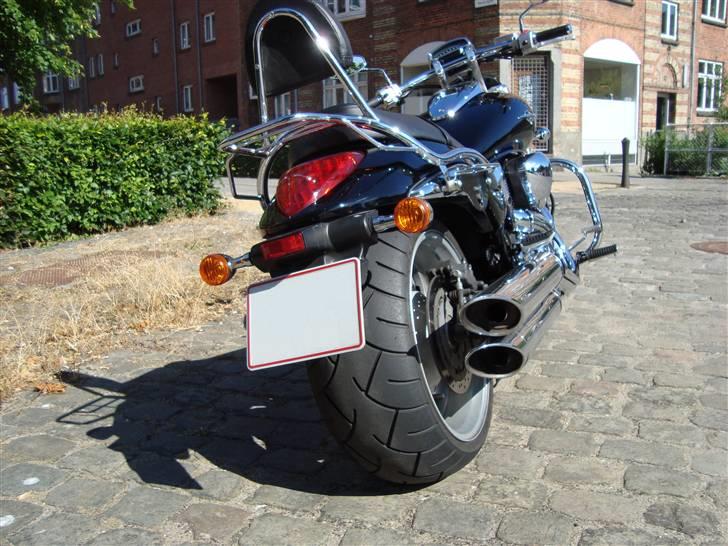 Suzuki Intruder M1800R - Startede en bilarlam med mine original potter den anden dag...hehe billede 6