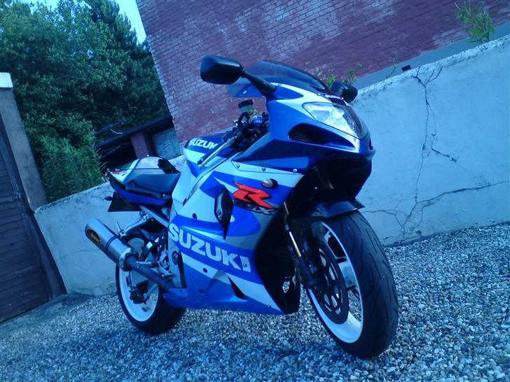 Suzuki gsxr 1000 solgt :-( - Ser lidt ond ud ik ;-) billede 2