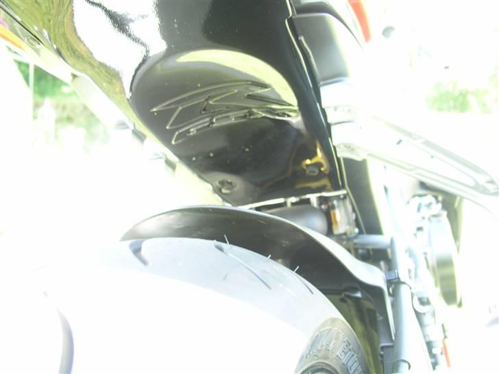 Suzuki GSX-R 750 - Ingen ser det... Men man ved det er der ;) billede 10