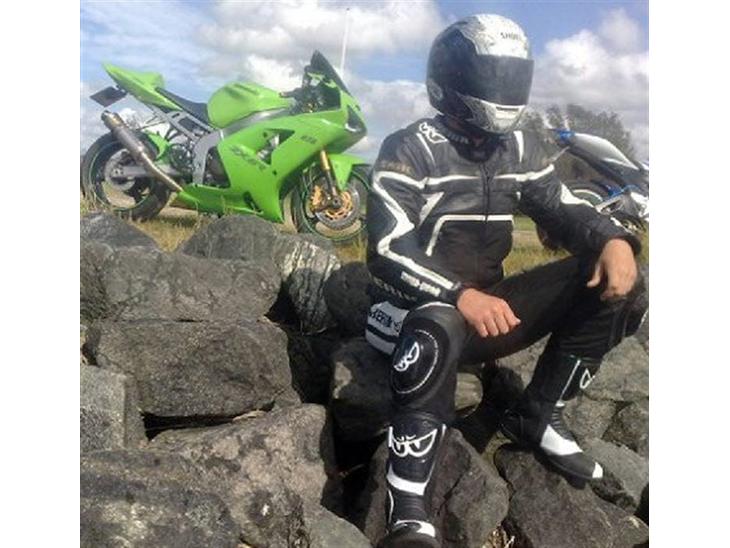 {{currentPhoto.altText}} billede {{currentPhoto.number}}