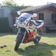 Yamaha FZR 600 Us Solgt