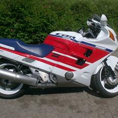 Honda cbr 1000f