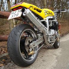 Suzuki GsxR 1100 Streetfigther