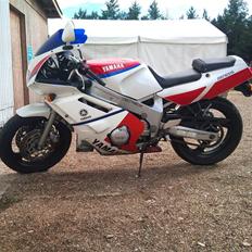 Yamaha fzr 600