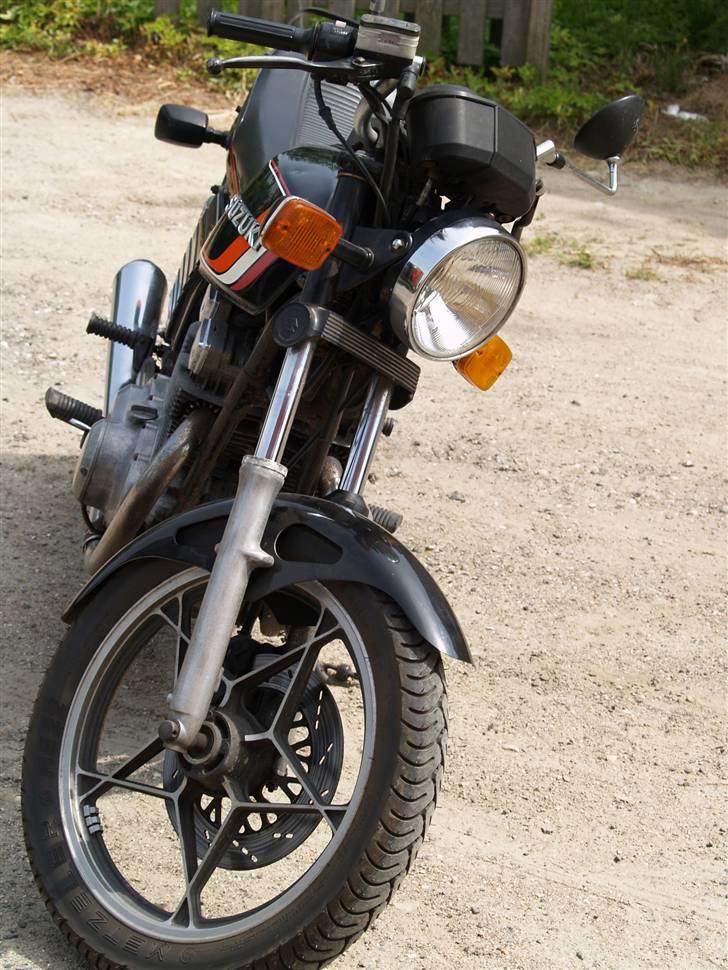 Suzuki GSX 400  E   (Solgt) billede 4