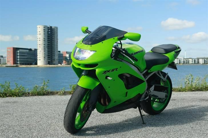 Kawasaki ZX9R billede 1