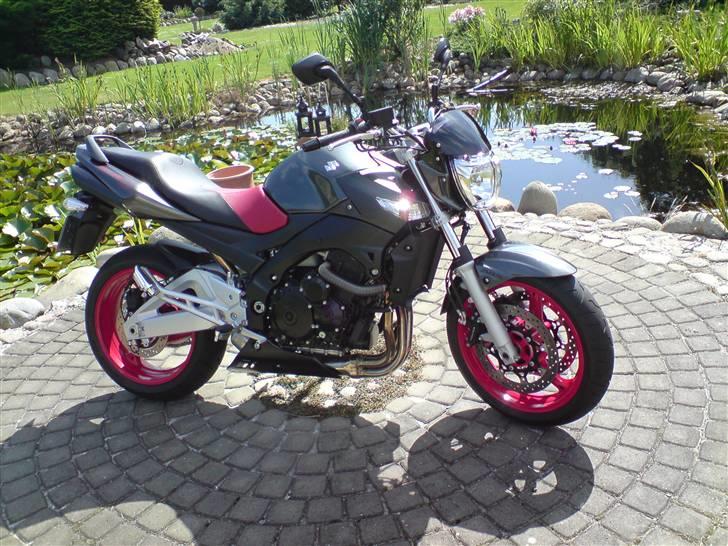 Suzuki GSR billede 1