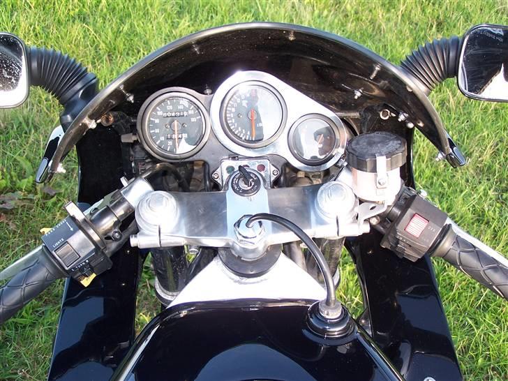 Suzuki GSXR 400 (Solgt) billede 3