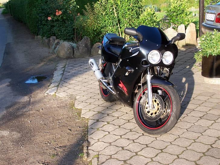 Suzuki GSXR 400 (Solgt) billede 6