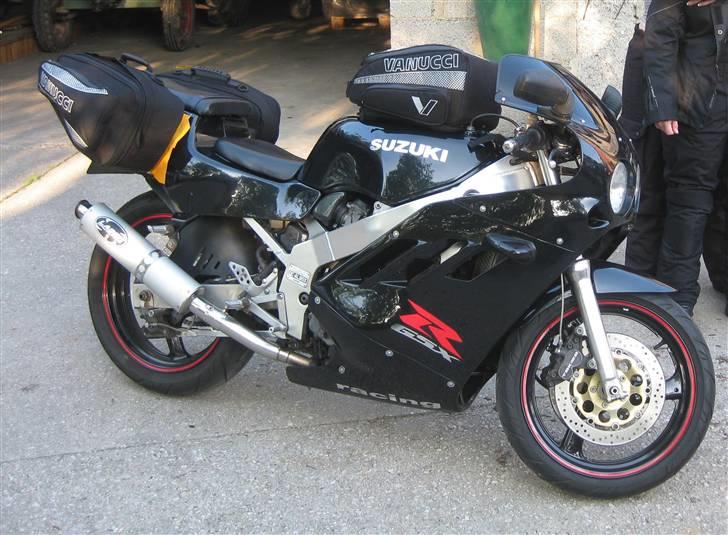 Suzuki GSXR 400 (Solgt) - Så var den liille på tur til Mosel,i maj 2010. En weekendtur med to mand og fuld oppakning på 2300 tilbagelagte kilometer. Godt gået lille maskine :-)  billede 9
