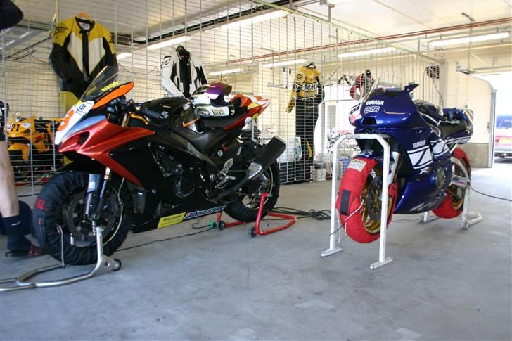 Yamaha YZF-R6   Banecykel Solgt  billede 4