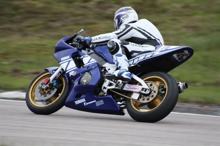 Yamaha YZF-R6   Banecykel Solgt  billede 5