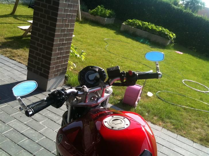 Yamaha FZ 6-N - SOLGT - Cockpittet med Rizoma Reverse Bar End Mirrors billede 8