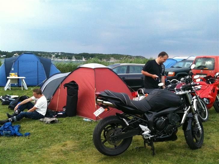 Yamaha FZ6-N - Lisseberg camping Sverige d. 15.07.2010 alt for tidligt om morgenen billede 14