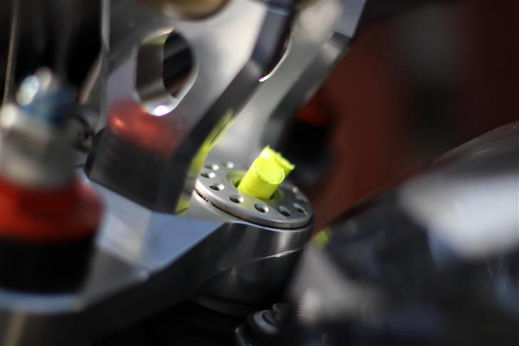 Aprilia RSV 1000 Tuono - Ekstraudstyr.....en nødvendighed når man kører "Tordenmaskine" billede 12