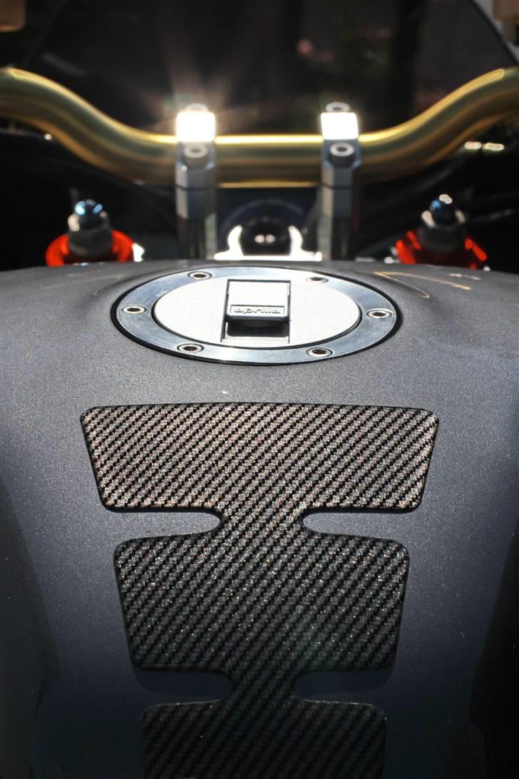 Aprilia RSV 1000 Tuono billede 13