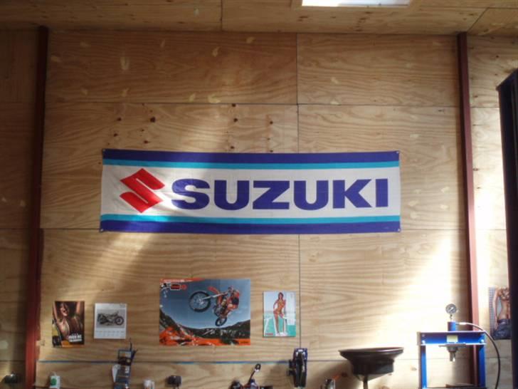 Suzuki GSX-R 1100 N  - Værkstedet, hvor en Suzuki selvfølgelig sjældent holder. Men man er vel en smule fanatisk! billede 17