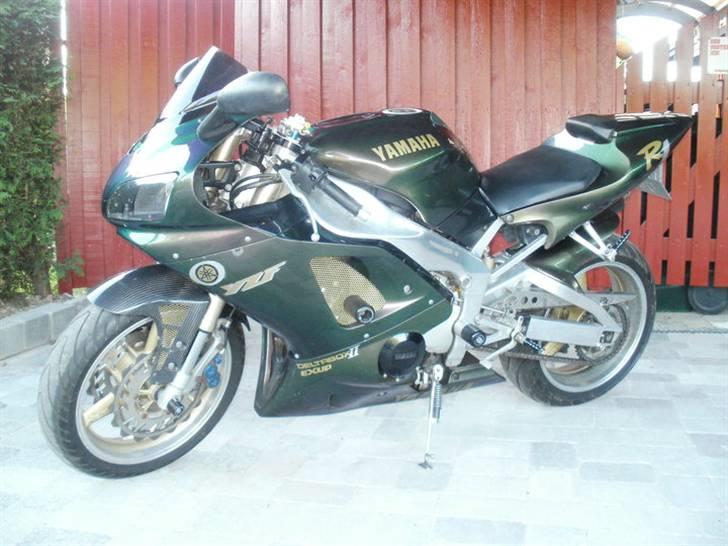 Yamaha YZF R1 billede 1