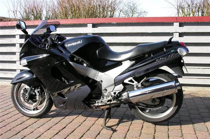 Kawasaki zzr 1100 - Billed 1-3 er efter forårs polering 2009 hvor den er uden rack som ellers altid er monteret billede 1