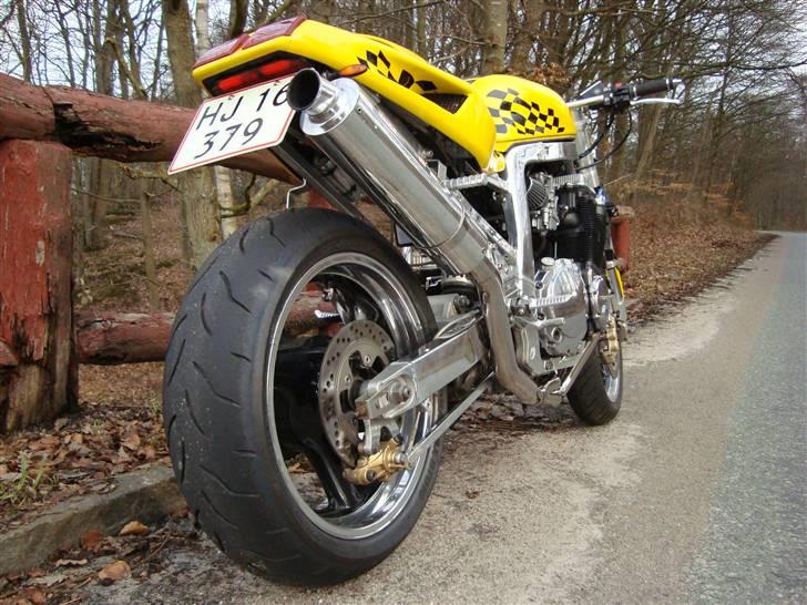 Suzuki GsxR 1100 Streetfigther billede 1