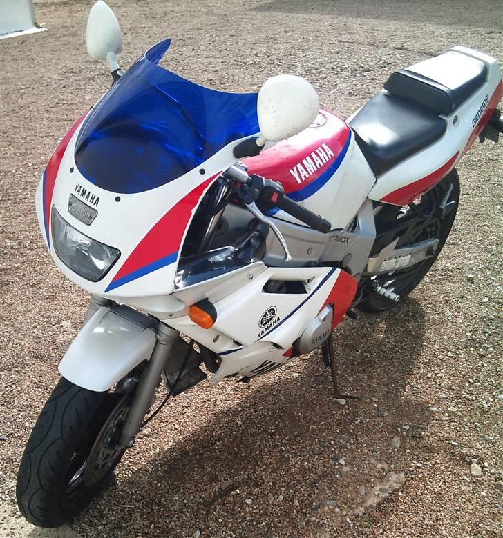 Yamaha fzr 600 - Her er den så med det kåbe sæt der sad på da jeg købte den billede 1