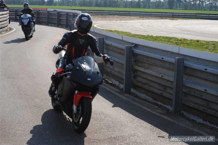 Honda CBR600RR - TIL SALG - WTF! - plejer styret ikke at sidde her omkring...? billede 13