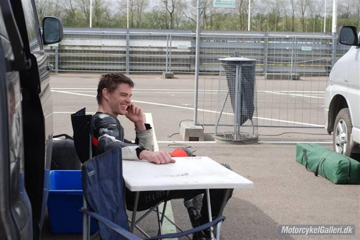 Honda CBR600RR - TIL SALG - "Ja, selvfølgelig er jeg på kontoret, skat?!...........- nåeh, det er vist bare en motorreportage på P3, du kan høre i baggrunden..." billede 15