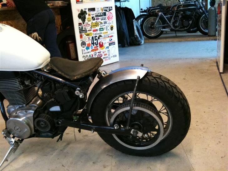 Suzuki Ls 650 "bobber" - Så er der bagskærm på....klar til maleren. billede 12