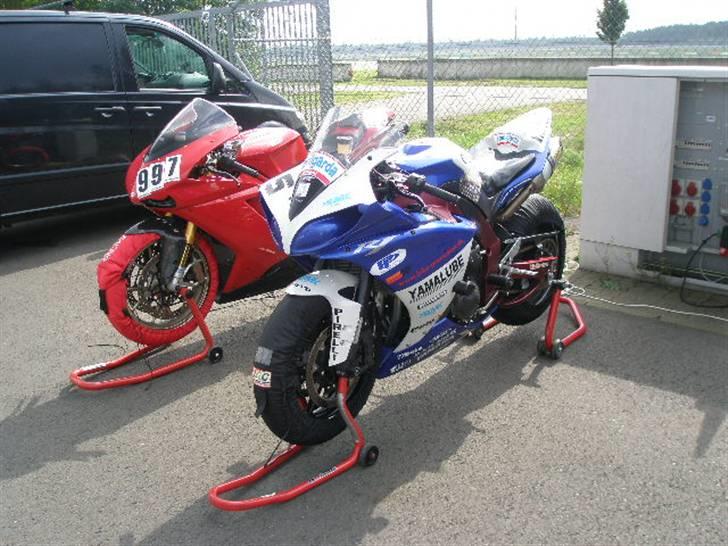 Yamaha r1 billede 10