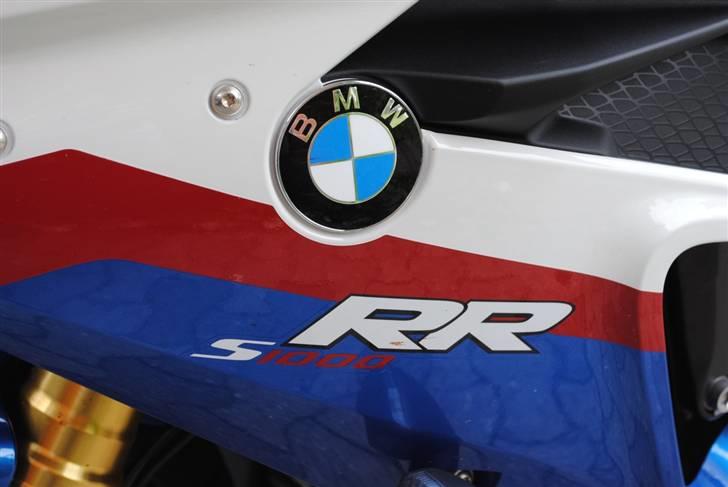BMW S1000RR - Havde man for et par år siden spået at jeg ville købe en BMW mc var jeg nok faldet om af grin.. idag ser verden helt anderledes ud :=) billede 1