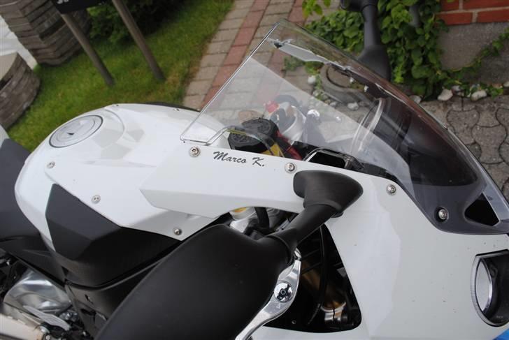 BMW S1000RR - En lille hilsen min forhandler havde sat på da jeg hentede cyklen :) billede 10