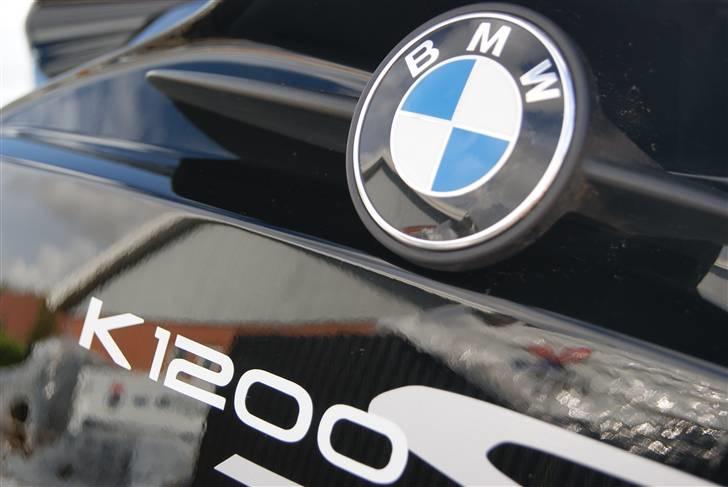 BMW K1200S - SOLGT - nyvasket og ren billede 15