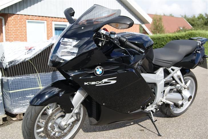 BMW K1200S - SOLGT - nyvasket og ren billede 16